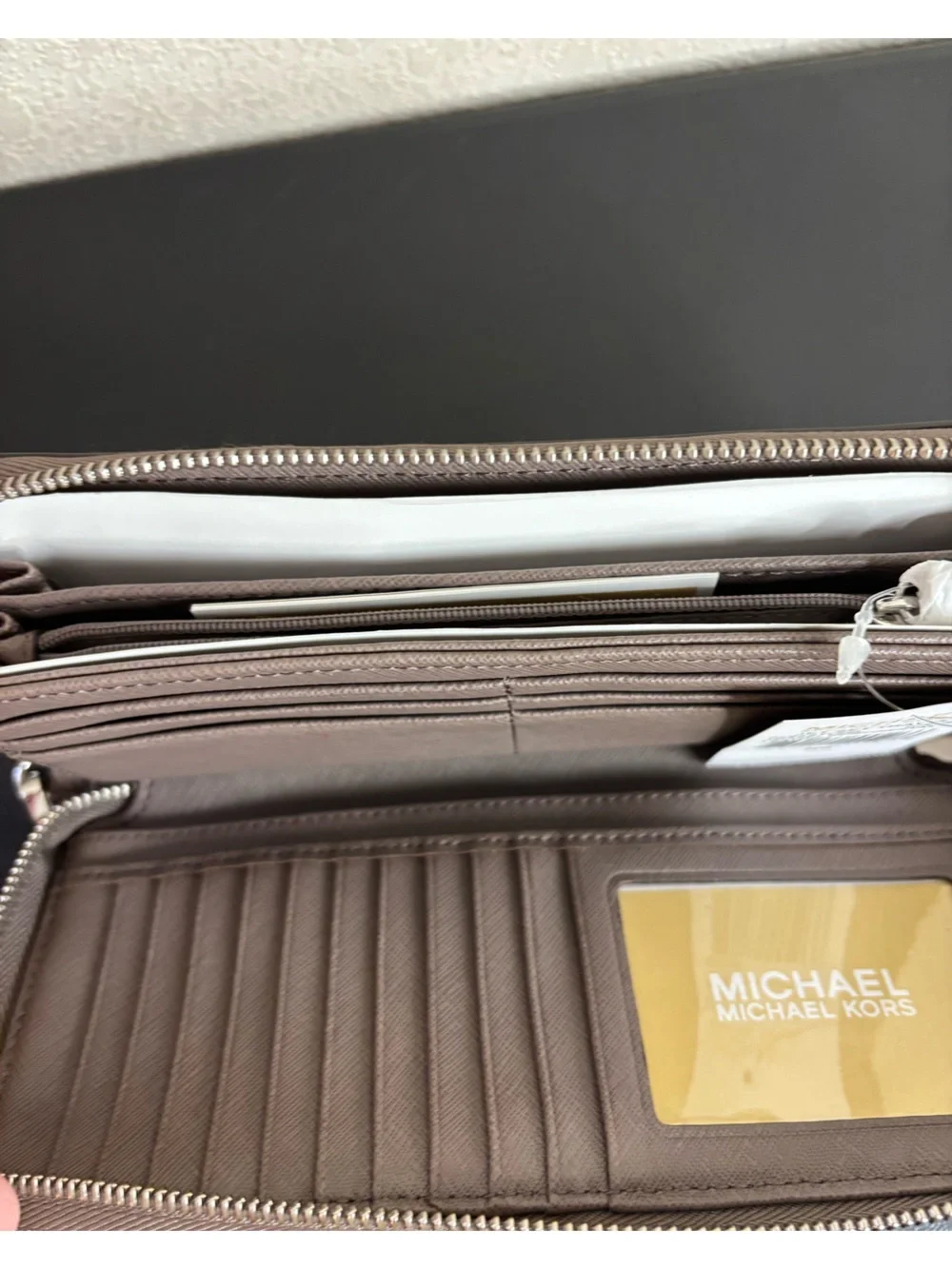 Michael Kors Jet set travel continental wallet color cinder